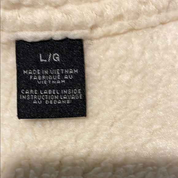 Marmot Tan and Cream Fleece Vest comfort and style - Picture 3 of 12